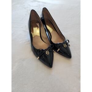 Michael Kors Womans Black Patent Heels Sz 7